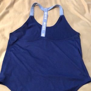 Nike Elastika tanks.